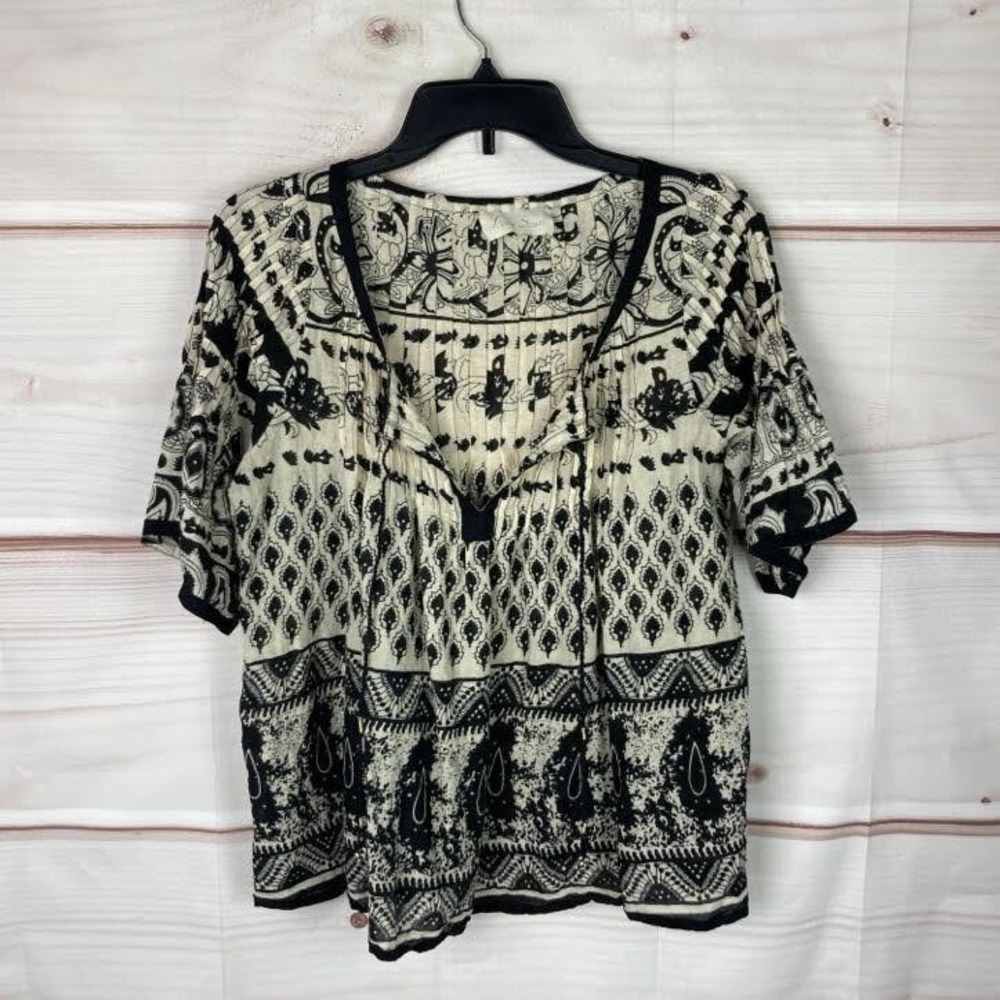 Love Sam Top Womens M Beige Black Geometric Blouse Short Sleeve Tie Neck Cotton